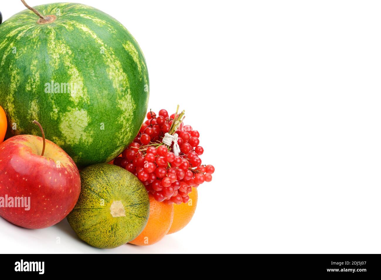 Fruits et légumes isolés sur fond blanc. Espace libre pour le texte. Banque D'Images