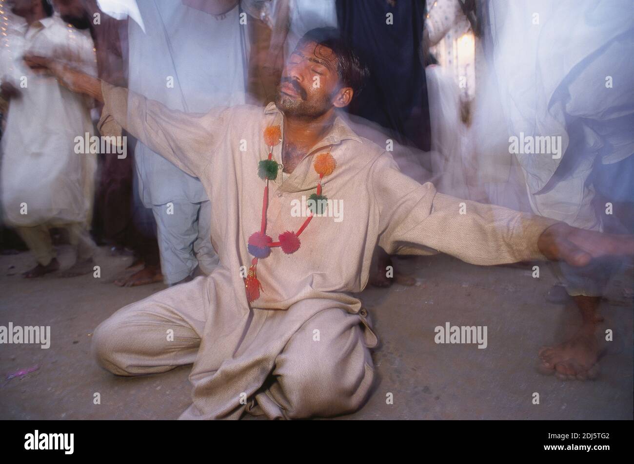 musique soufie dans la vallée de l'indus, man in transe, sind, pakistan : Banque D'Images