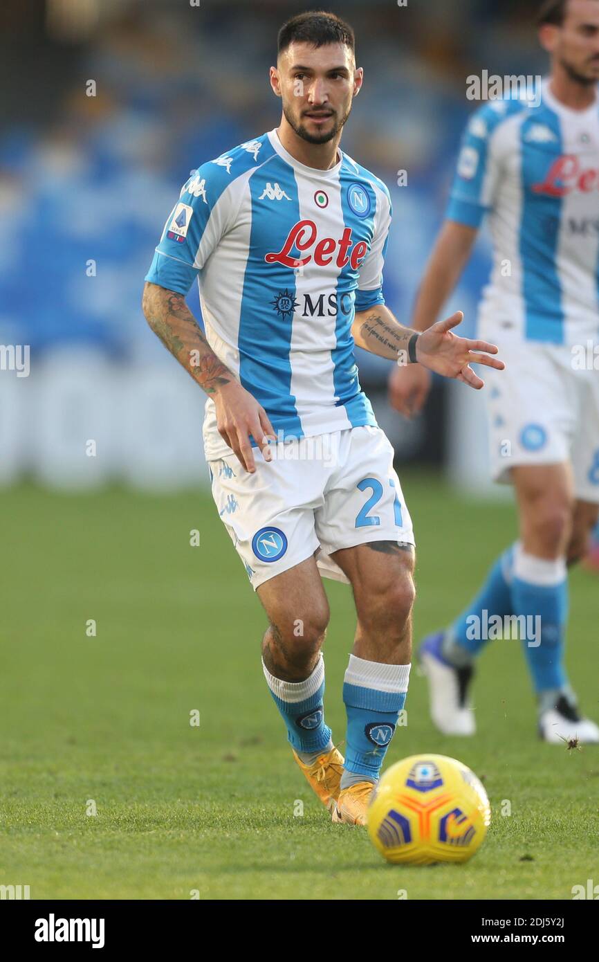 Le buteur italien Matteo Politano de SSC Napoli contrôle le ballon pendant The Serie A football Match SSC Napoli vs UC Sampdoria Banque D'Images