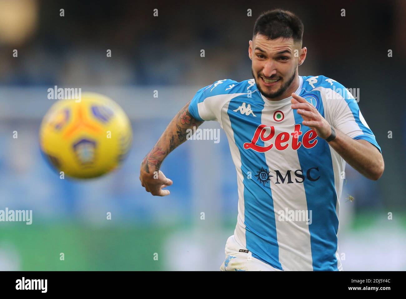 Matteo Politano, l'attaquant italien de SSC Napoli, regarde pendant la série Un match de football SSC Napoli vs UC Sampdoria Banque D'Images