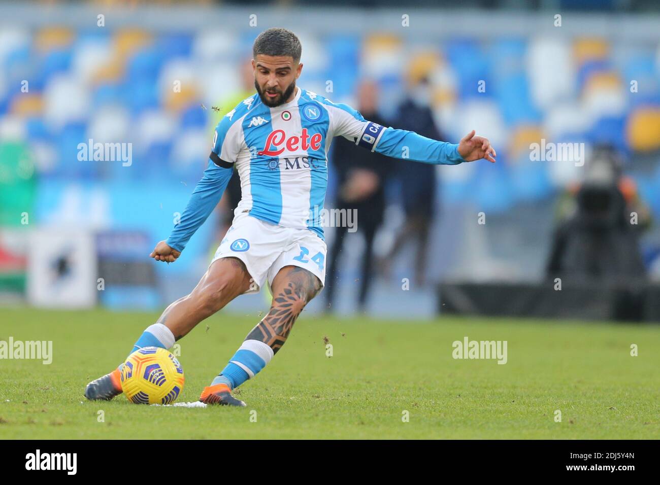 Lorenzo Insigne, le buteur italien de SSC Napoli, contrôle le ballon pendant The Serie A football Match SSC Napoli vs UC Sampdoria Banque D'Images