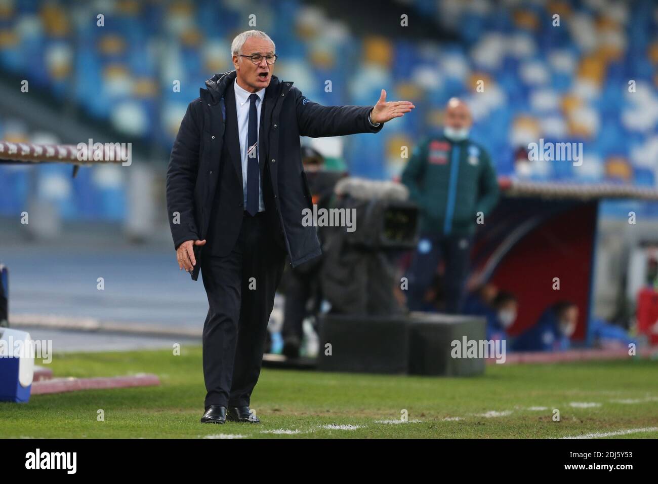 Claudio Ranieri, entraîneur italien de Sampdoria, se gestuelle pendant la série A. Match de football SSC Napoli vs UC Sampdoria Banque D'Images