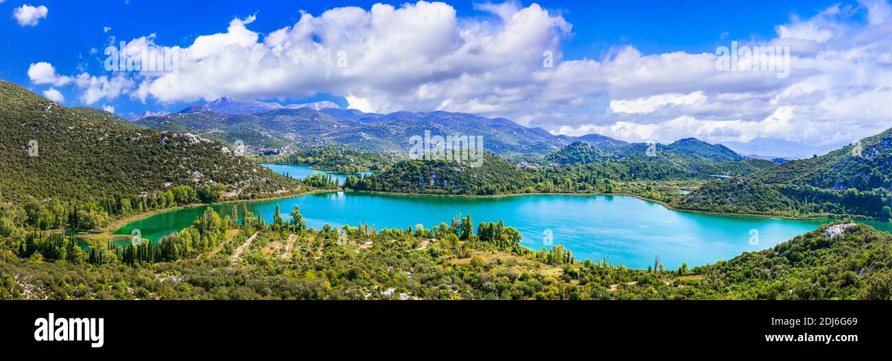 Paysage de la nature, beau paysage de turquoise lac de Bacina en Croatie. Région de Dalmatie Banque D'Images