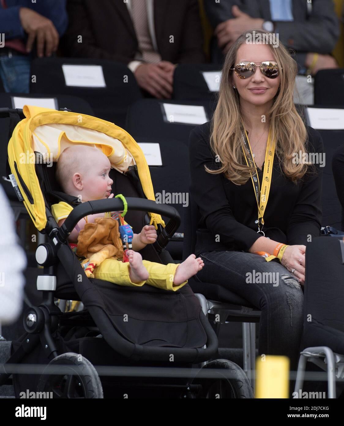 Le Bebe De Chris Froome Et Sa Femme Michelle Cound Assistent Au Tour De France 16 Apres La Premiere Etape Du Tour De France 16 De Chantilly A Paris Champs Elysees Le 24