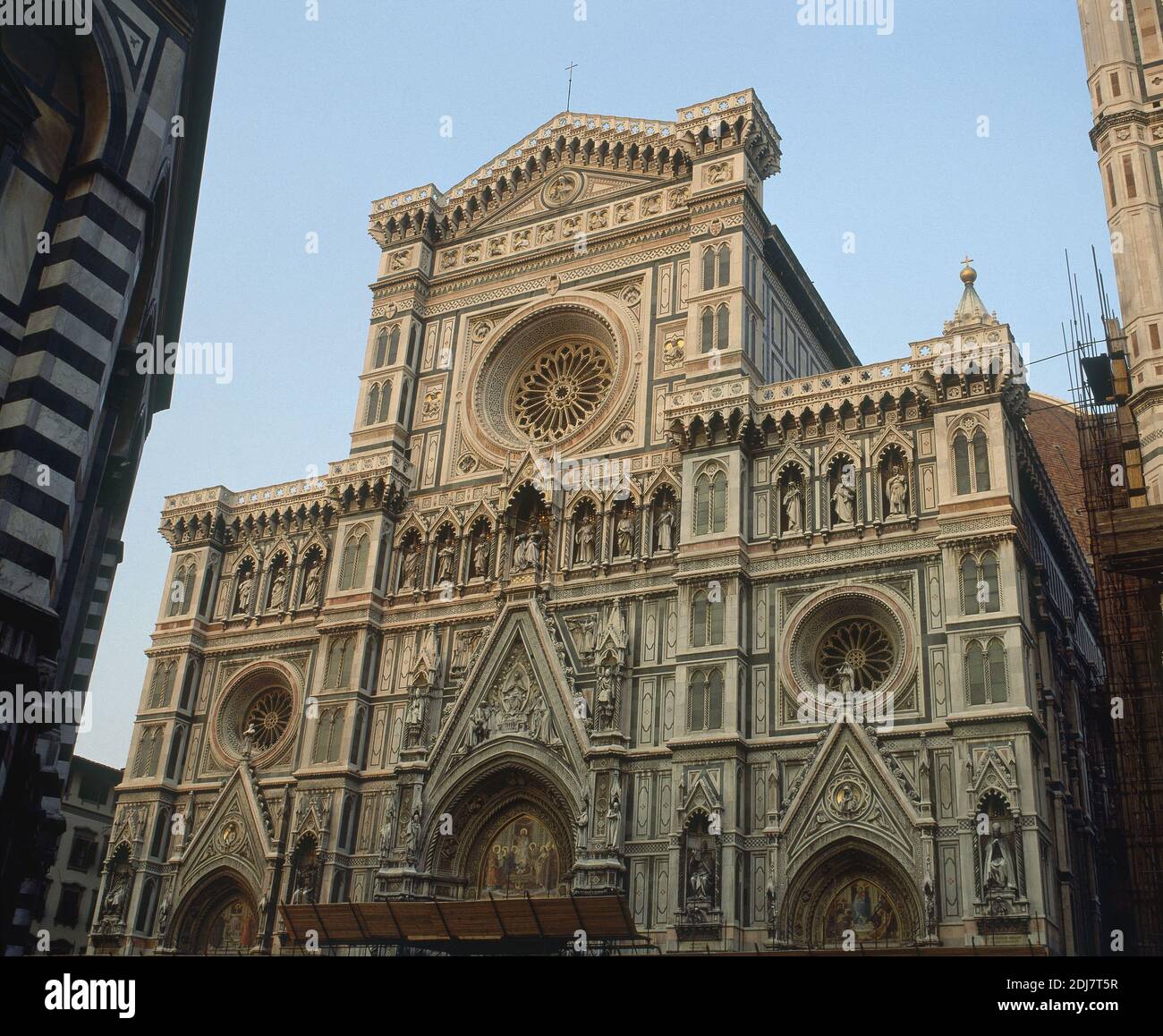 FACHADA NEOGOTICA, 1876/1887. Auteur : EMILIO DE FABRIS. Lieu : CATHÉDRALE DE SANTA MARIA DEL FIORE. Florenz. ITALIA. Banque D'Images