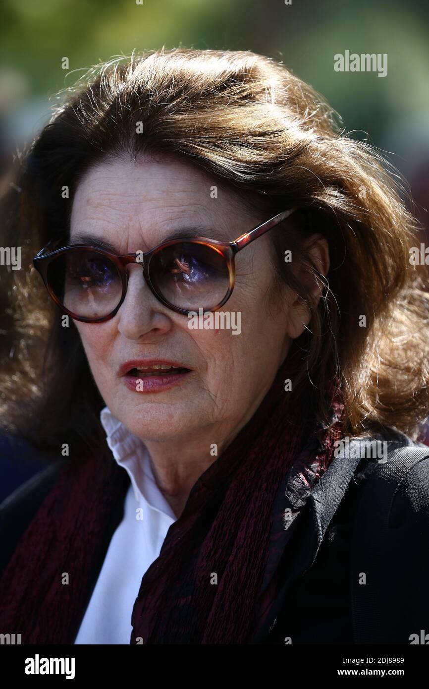 Anouk Aimee assiste à la cérémonie funéraire de la créatrice française Sonia Rykiel au cimetière Montparnasse à Paris, France, le 1er septembre 2016. Le pionnier parisien des femmes, âgé de 86 ans, à partir de la fin des années 1960, est décédé d'une maladie liée à la maladie de Parkinson. Photo par ABACAPRESS.COM Banque D'Images