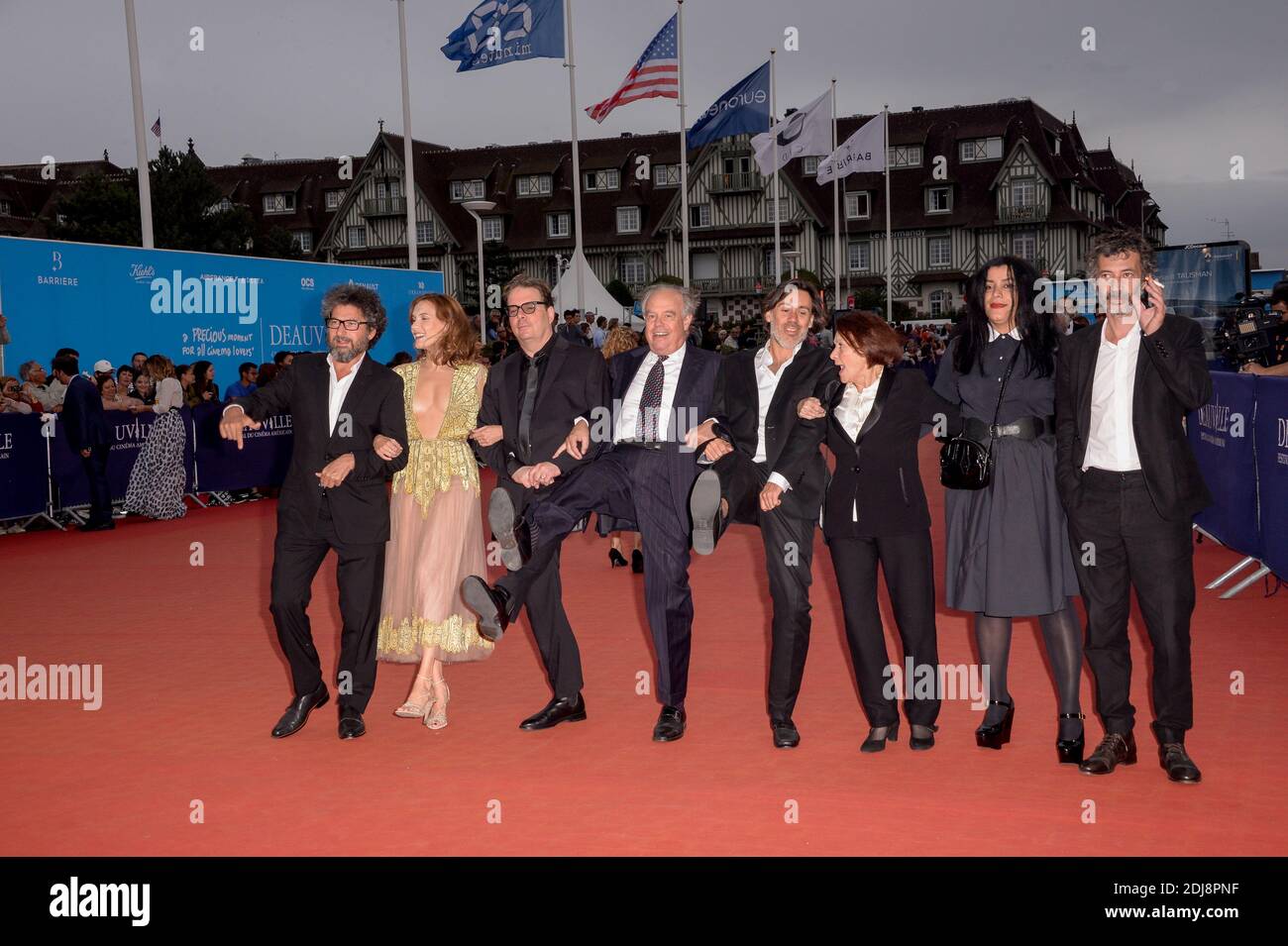 Radu Mihaileanu, Ana Girardot, Douglas Kennedy, Frederic Mitterand, Emmanuel Mouret, Françoise Arnoul, Marjane Satrapi, Eric Elmosnino arrivant à la cérémonie de clôture du 42e Festival du film américain de Deauville à Deauville, France le 10 septembre 2016photo Julien Reynaud/APS-Medias/ABACAPRESS.COM Banque D'Images