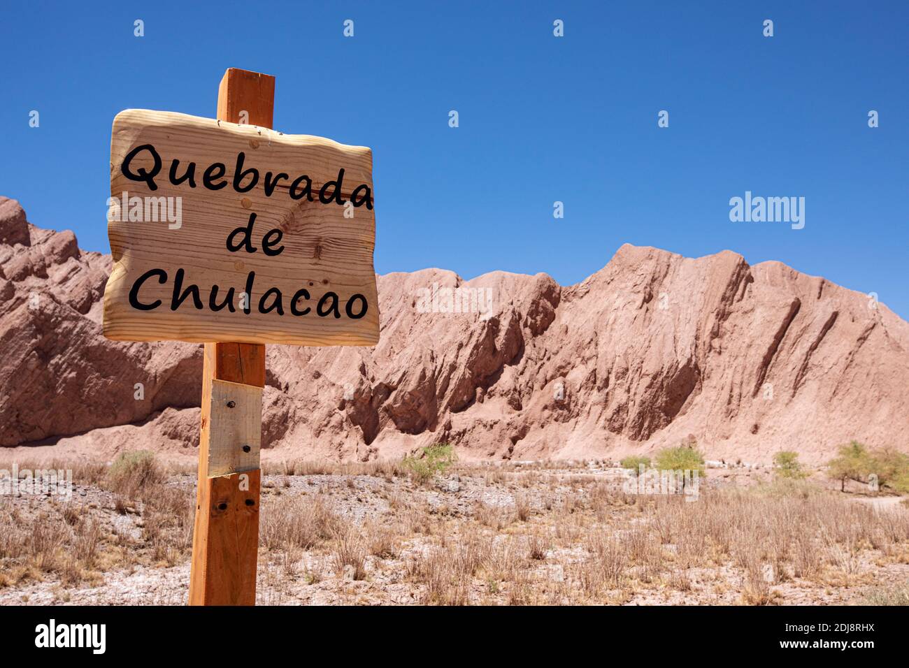 Le soleil brûlait les collines à Quebrada de Chulacao, la vallée de Catarpe dans le désert d'Atacama, au Chili. Banque D'Images