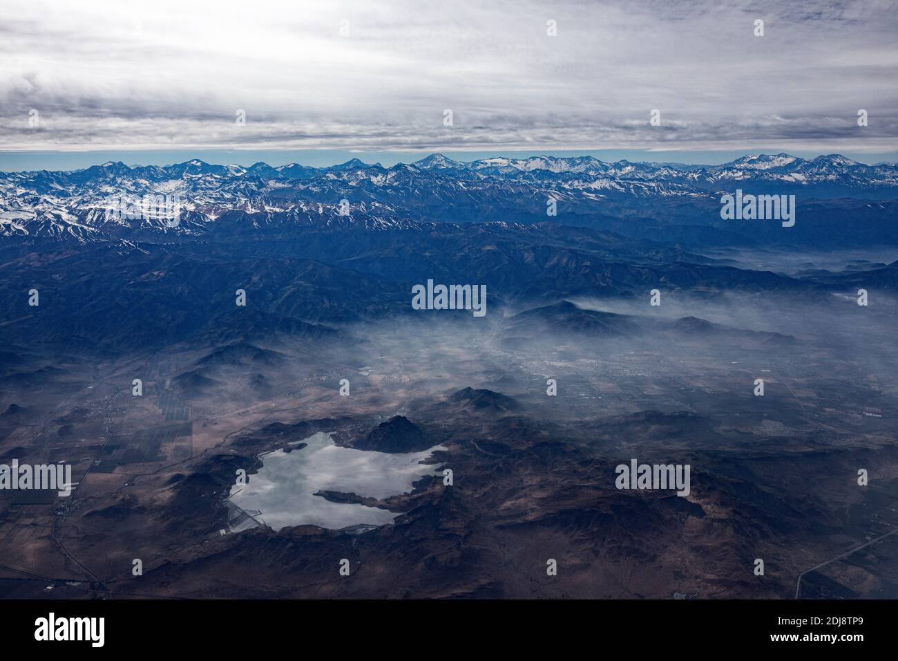 Vue aérienne de la chaîne montagneuse des Andes enneigée, Chili. Banque D'Images Vue aérienne de la chaîne montagneuse des Andes enneigée, Chili. Banque D'Images