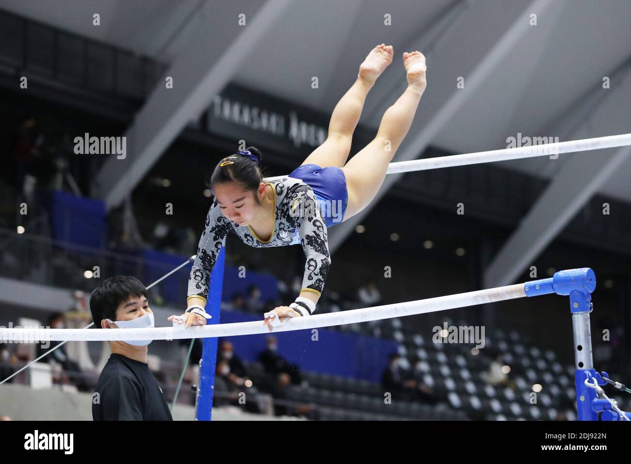 Takasaki Arena, Gunma, Japon. 12 décembre 2020. Mikako Serita, 12 DÉCEMBRE 2020 - Gym artistique : le 74e Championnat de gymnastique artistique tout autour individuel coupe de bars inégaux de femmes à Takasaki Arena, Gunma, Japon. Crédit: Naoki Morita/AFLO SPORT/Alay Live News Banque D'Images