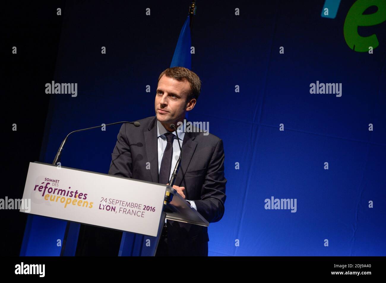 L'ancien ministre français de l'économie Emmanuel Macron assistait au Sommet européen des réformistes au Musée des Confluences à Lyon, en France, le 24 septembre 2016. Photo de Julien Reynaud/APS-Medias/ABACAPRESS.COM Banque D'Images