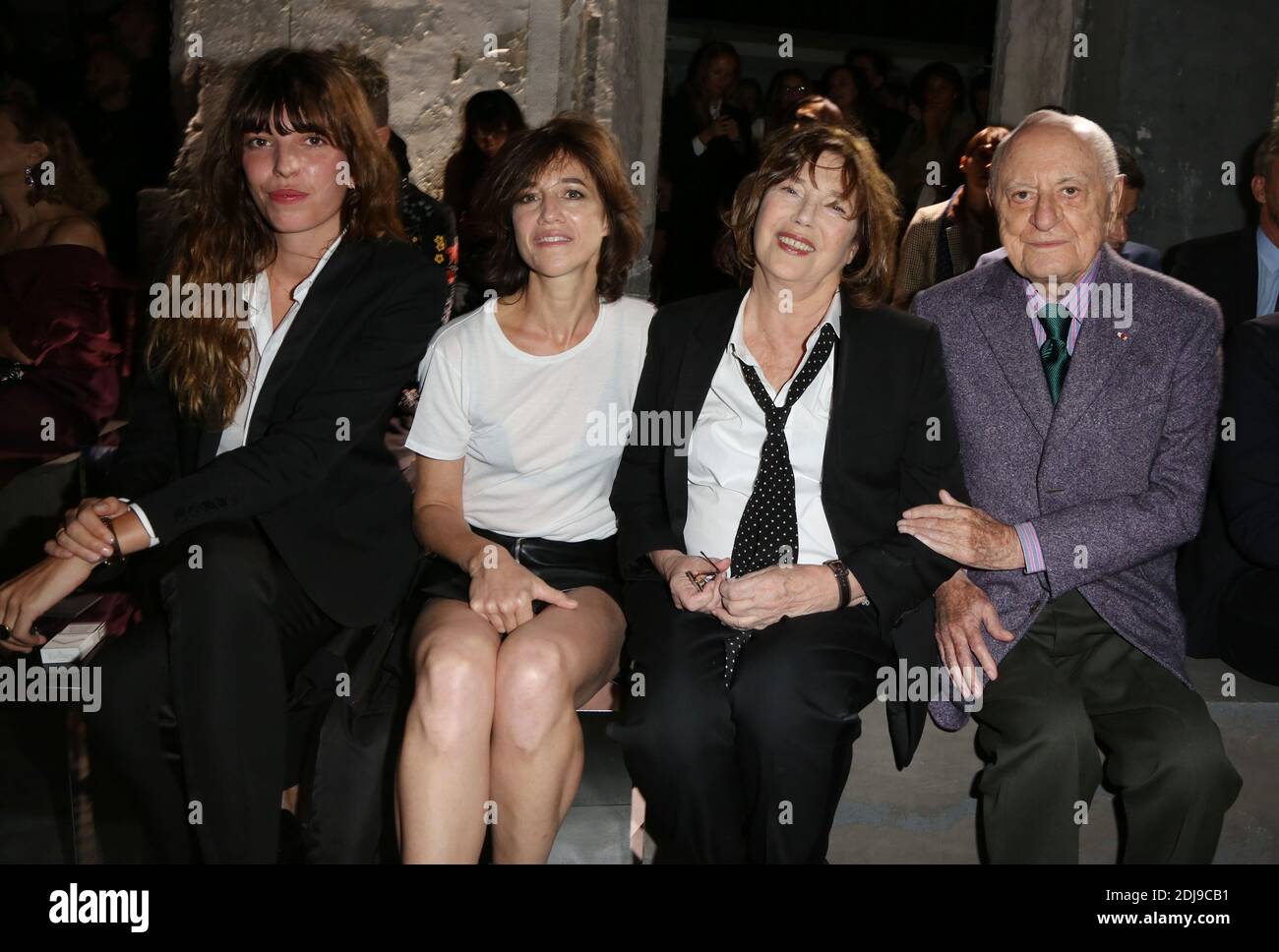 Charlotte Gainsbourg, Jane Birkin, Lou Doillon et Pierre Berge assistent au  spectacle de Saint Laurent dans le cadre de la semaine de la mode de Paris  prêt à porter Printemps/été 2017 le