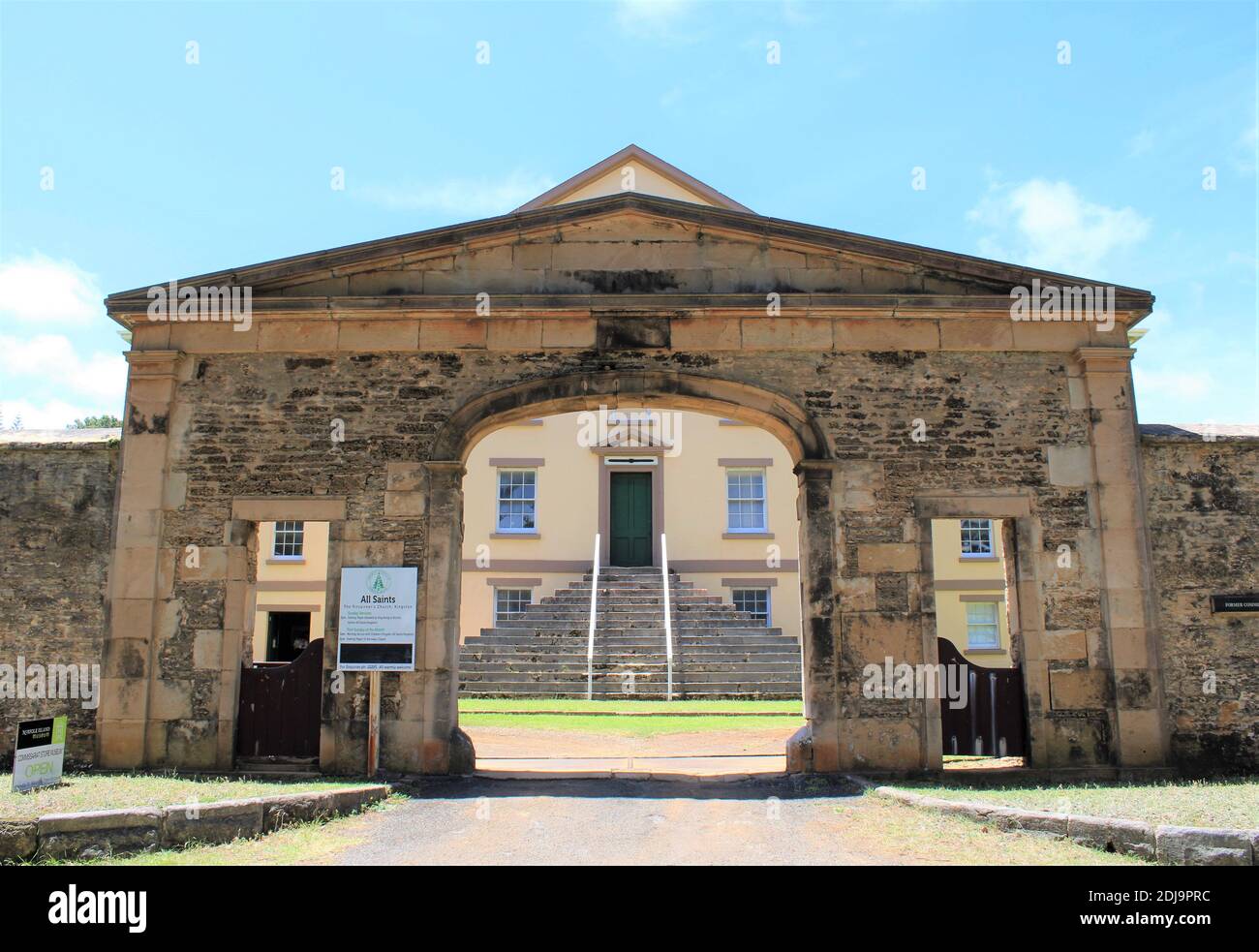 Île Norfolk, entrée de l'église des Saints des colons de Pitcairn, dans la zone du patrimoine mondial, Kingston. Banque D'Images