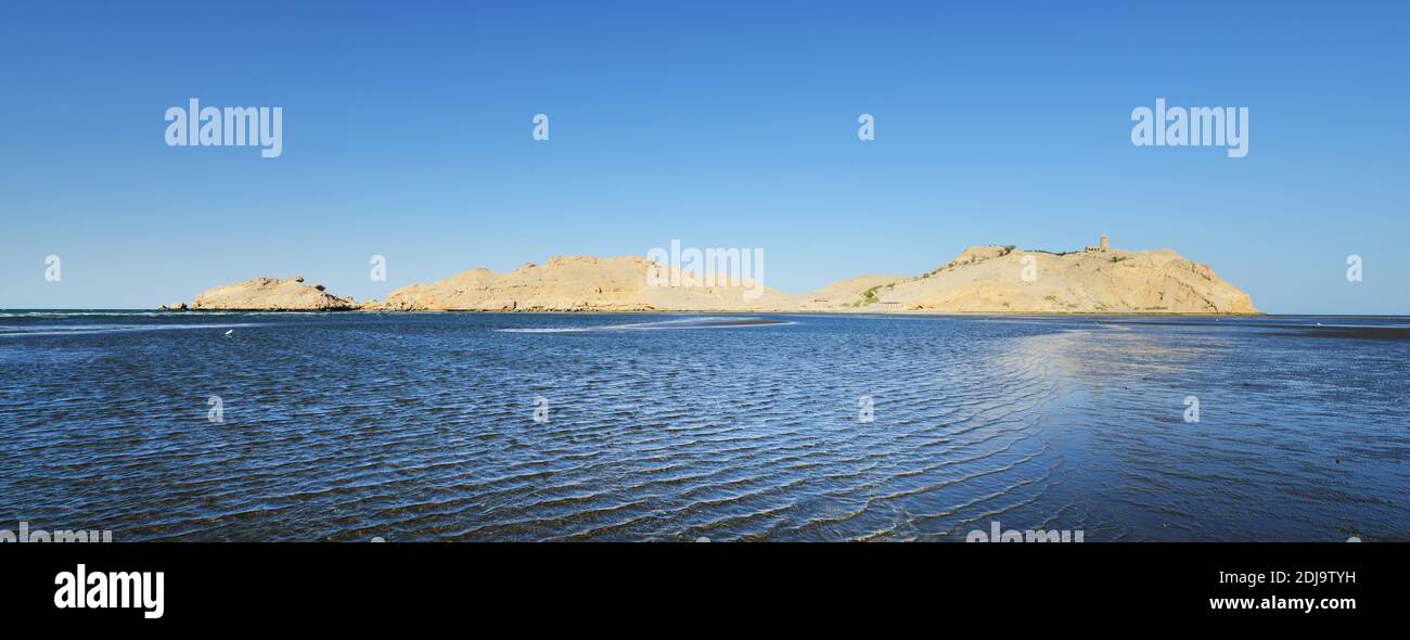 Jazirat Jabal Al AWD près de la plage Al Sawadi en Oman. Banque D'Images