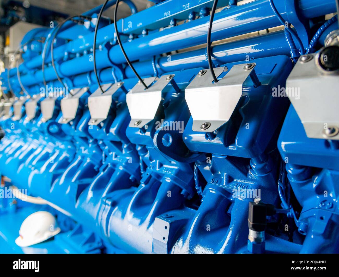 Moteur de l'unité de cogénération. Gaz et diesel générateur électrique industriel. L'énergie de remplacement pour l'industrie. Banque D'Images