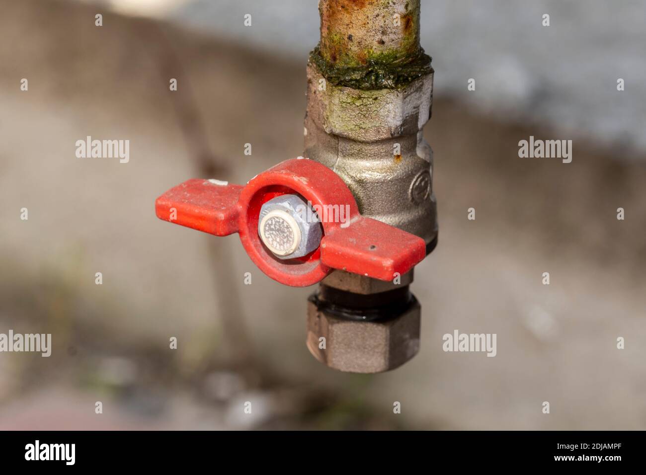 Tuyaux pour le refroidissement avec robinets.tuyaux de refroidisseurs. Banque D'Images