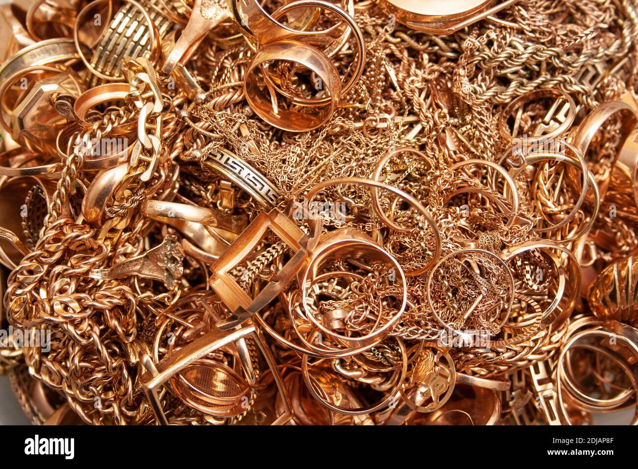 Pile de bijoux anciens en or. Banque D'Images