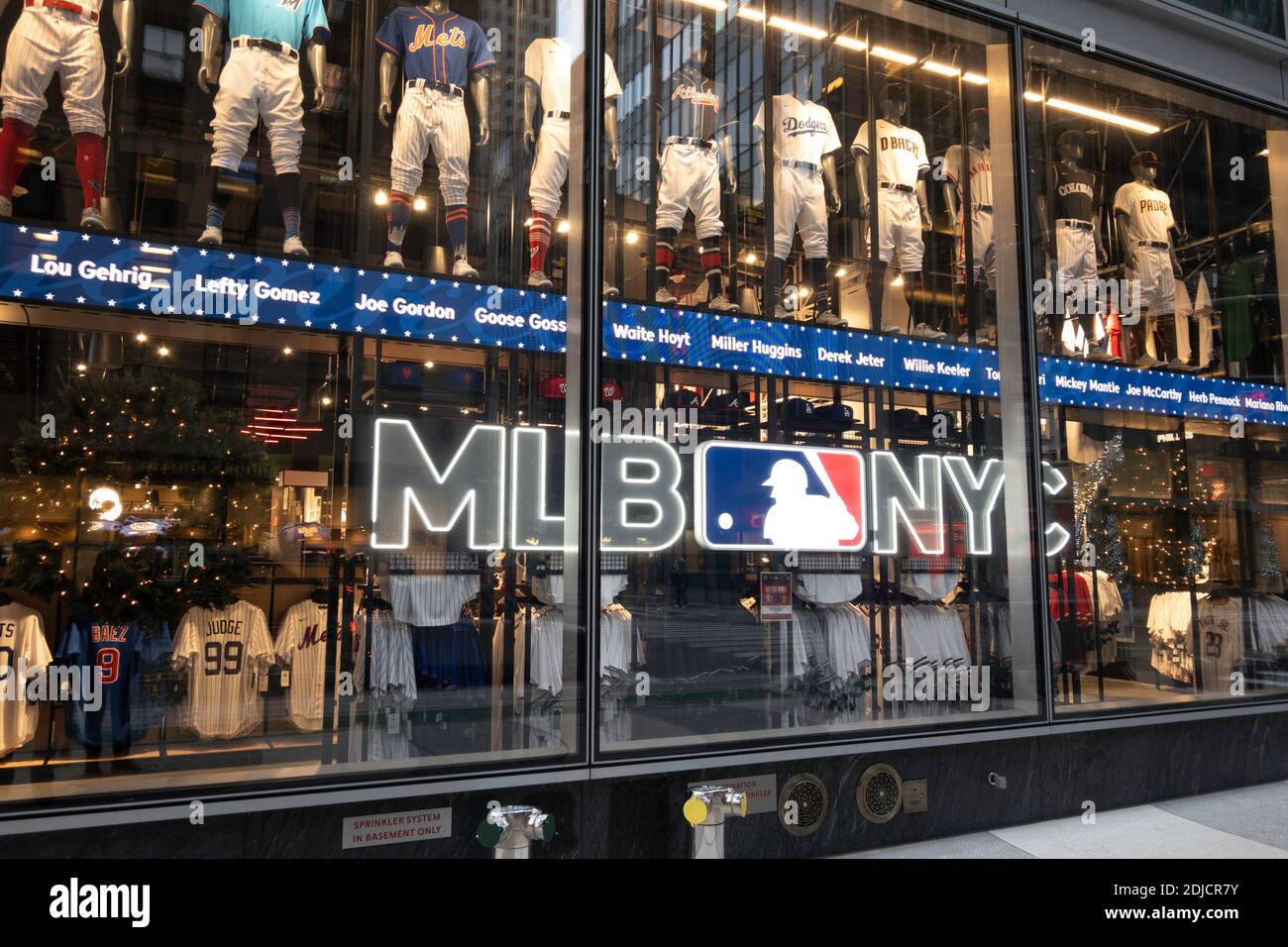MLB NYC Flagship Retail Store, Rockefeller Center, New York City, États-Unis Banque D'Images