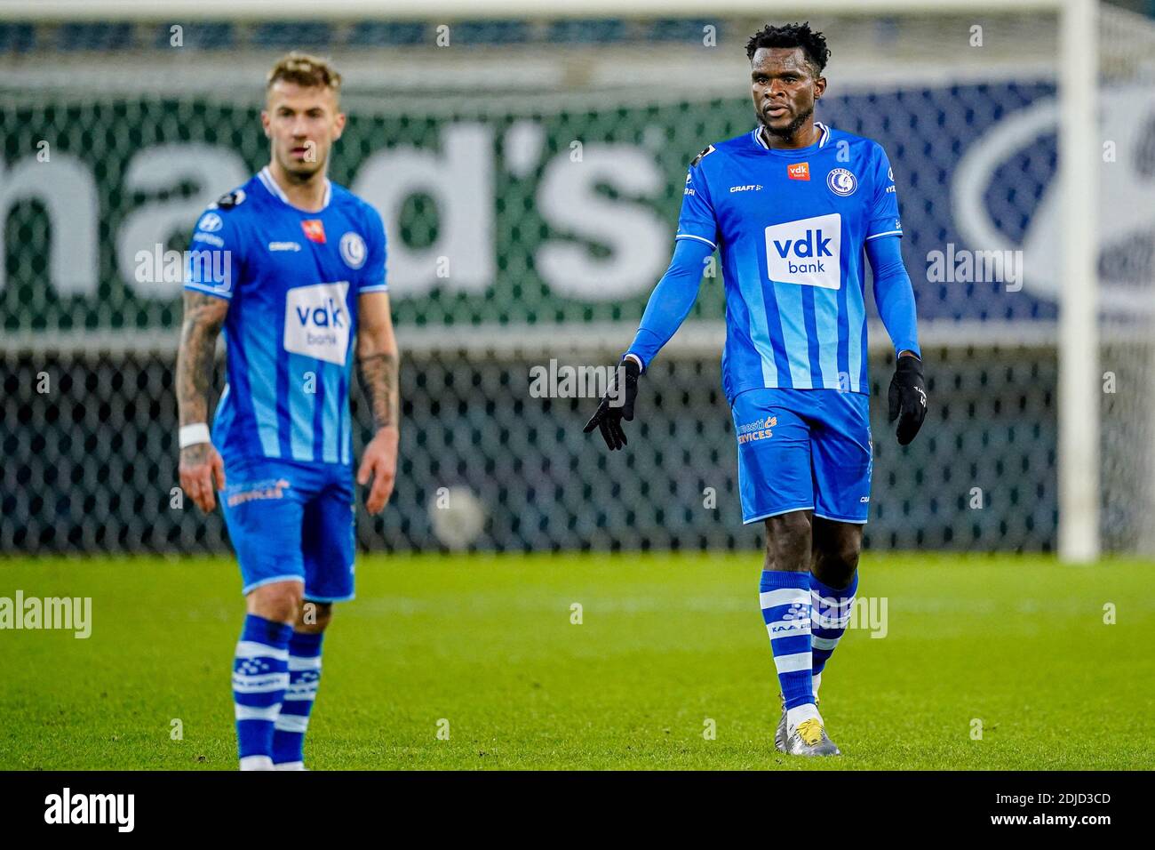 GENT, BELGIQUE - DÉCEMBRE 13 : Michael Ngdaeu de KAA Gent confus / protestant lors du match Pro League entre KAA Gent et Standard Liège à KAA G. Banque D'Images