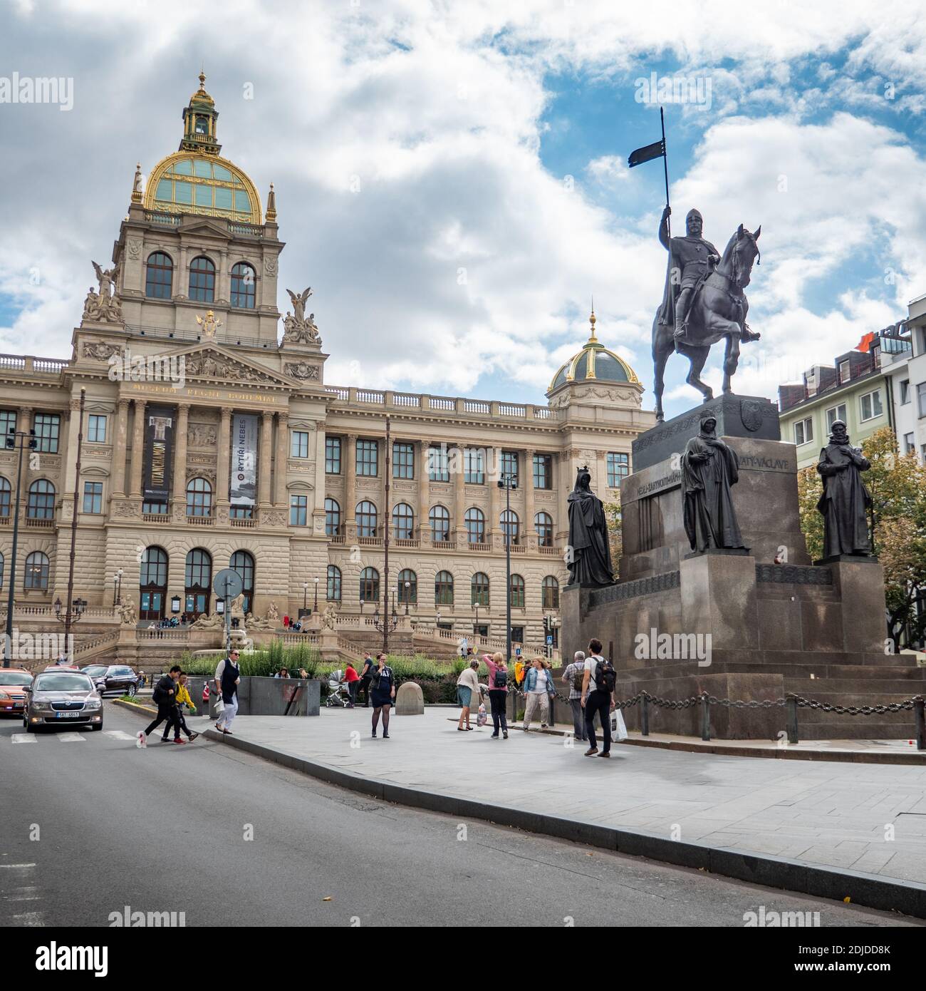 Musée national tchèque, Prague. La grande façade est ornée d'une statue de Saint-Venceslas au centre de la capitale de la République tchèque. Banque D'Images