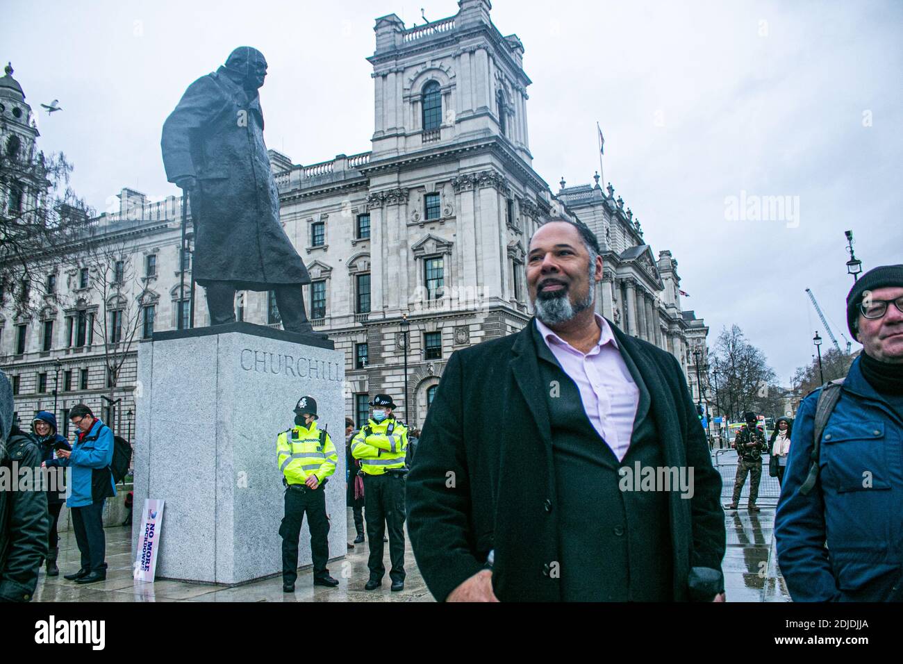 WESTMINSTER LONDRES 14 décembre 2020. David Kurten participe à une manifestation anti-verrouillage et de vaccination organisée par le stang X en dehors du Parlement. David Kurten est un ancien porte-parole de l'UKIP en matière d'éducation, qui est le chef du Parti du patrimoine nouvellement formé. Londres doit être déplacée vers des restrictions de niveau 3, niveau élevé d'alerte de covid, à partir de mercredi après une poussée d'infections dans de nombreux quartiers exigeant des pubs, bars, cafés et restaurants à fermer autre que d'offrir des plats à emporter crédit: amer ghazzal/Alay Live News Banque D'Images