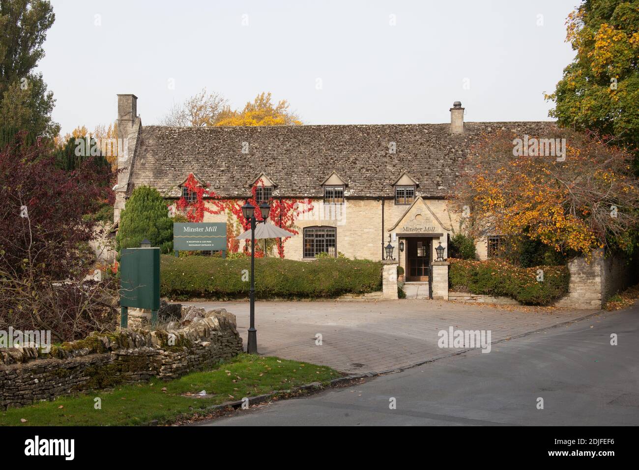 Le Minster Inn à Minster Lovell dans l'ouest du Oxfordshire au Royaume-Uni, pris le 19 octobre 2020 Banque D'Images