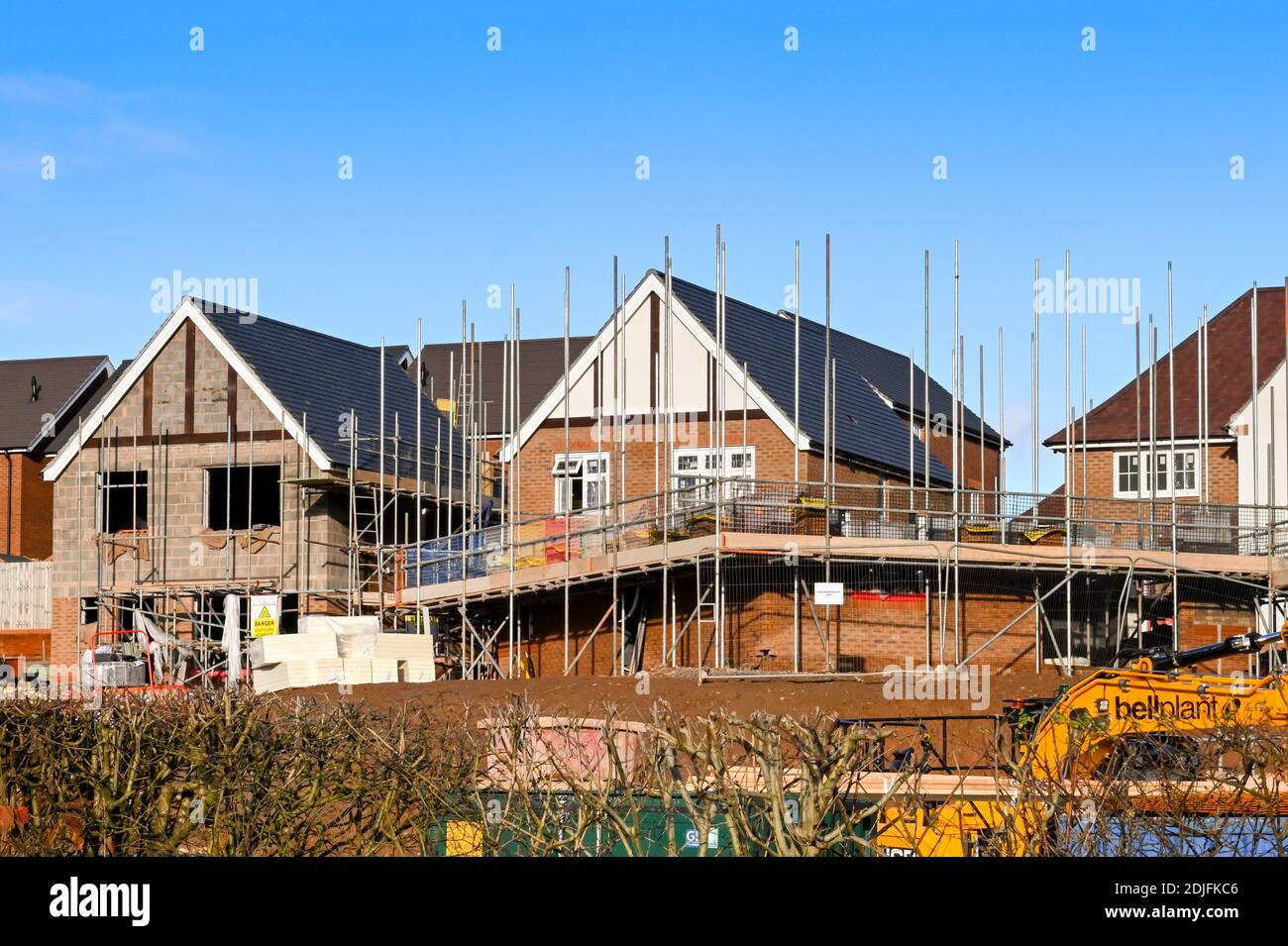Cardiff, pays de Galles - décembre 2020 : nouvelles maisons en construction à la périphérie de Cardiff. Banque D'Images Cardiff, pays de Galles - décembre 2020 : nouvelles maisons en construction à la périphérie de Cardiff. Banque D'Images