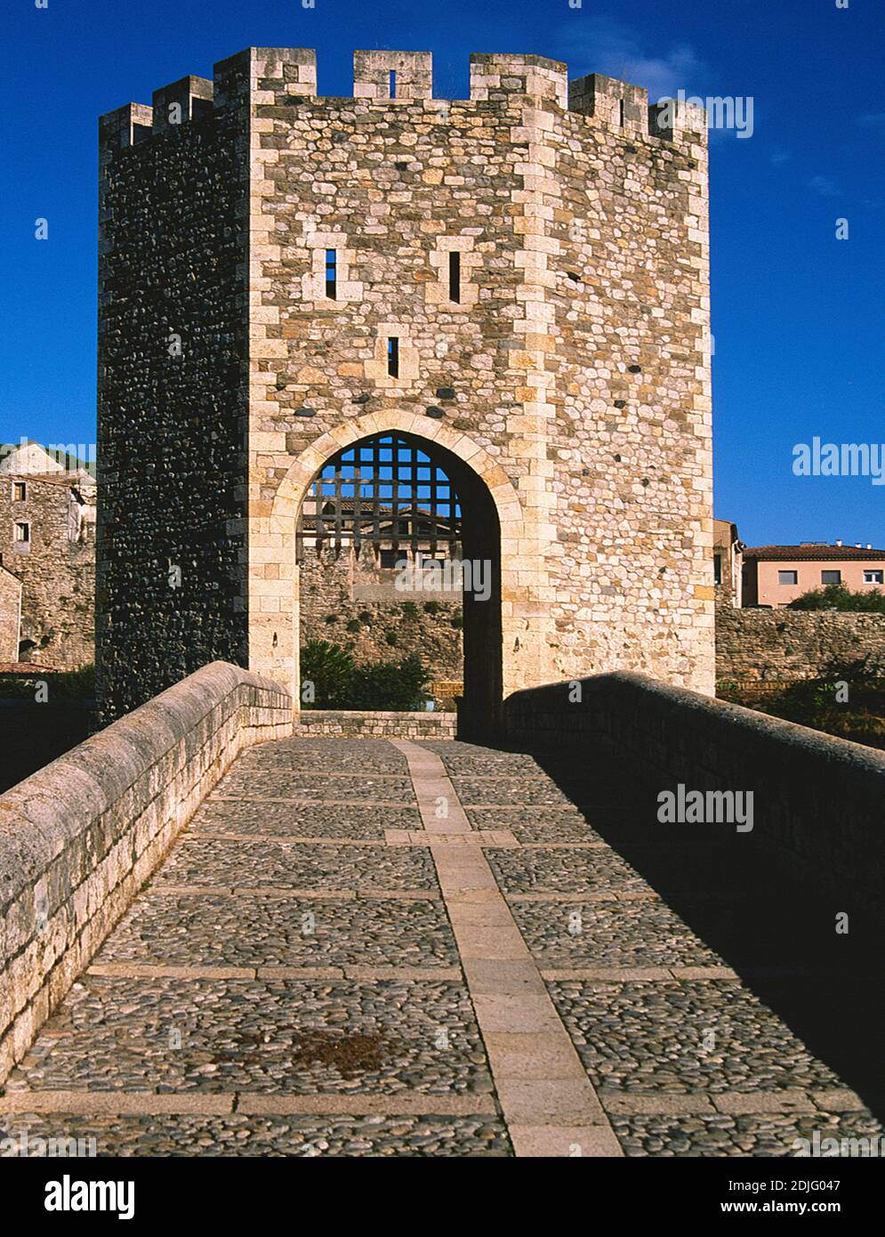 Besalù, Catalogne, Espagne (scanné de Fujichrome Velvia) Banque D'Images