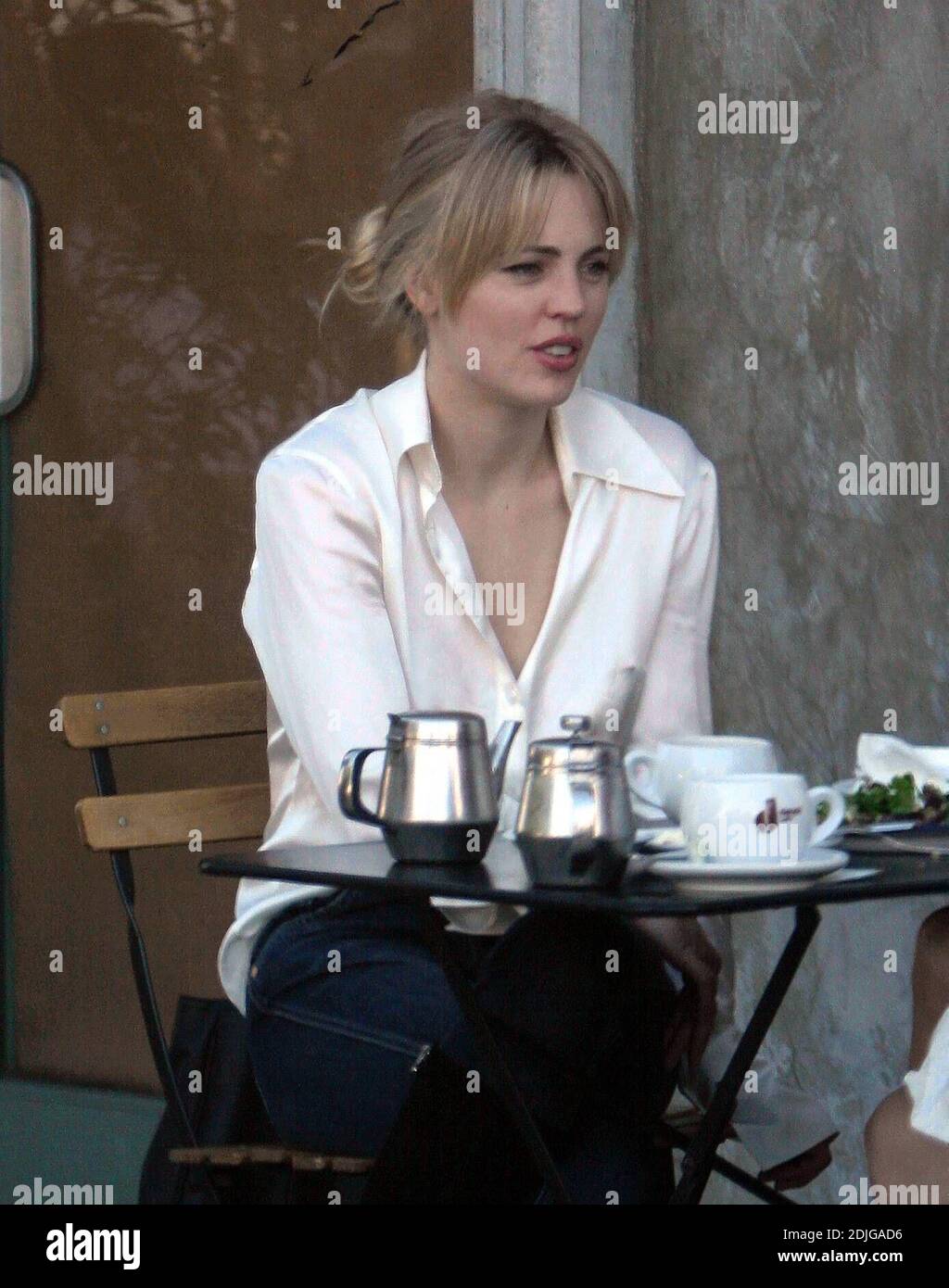 Exclusif !! L'actrice australienne Melissa George qui a tourné à la gloire dans le récent remake d'Amityville Horror a déjeuner à Joans on Third à Los Angeles, CA. 1/5/06 Banque D'Images