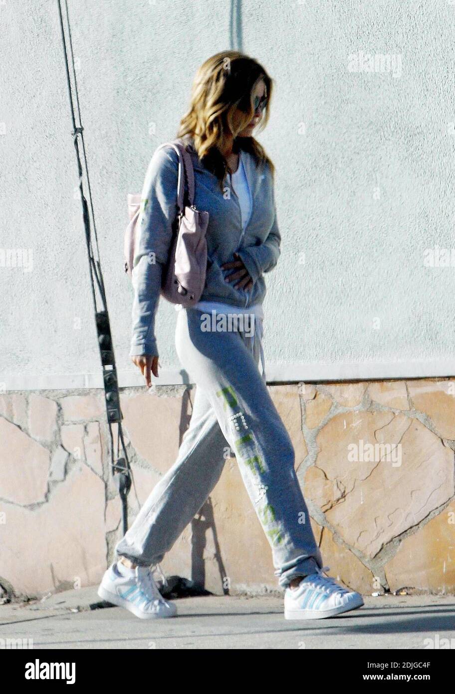 Exclusif !! Carmen Electra passe à l'ambiance décontractée lors d'une sortie shopping à Los Angeles, Californie. 03/02/06 [[ral]] Banque D'Images