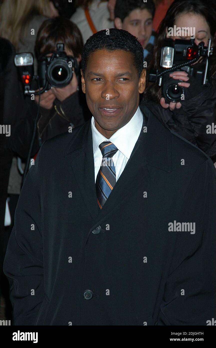 Inside Man World first, Ziegfeld Theatre - New York, NY. Parmi les célébrités qui y assistaient, mentionnons Darryl Mitchell, Cassandra Freeman, Jodie Foster, James Ransone, Kim Director, Wesley Snipes, Brian Grazer, Clive Owen, Lynn Whitfield, Spike Lee Willem Dafoe et Denzel Washington. 3/20/06 Banque D'Images