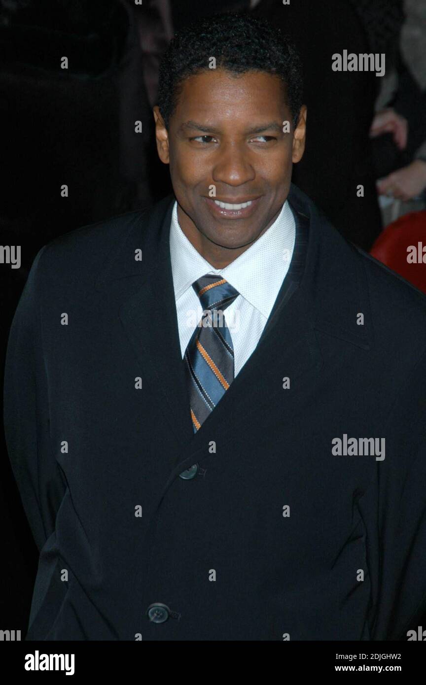 Inside Man World first, Ziegfeld Theatre - New York, NY. Parmi les célébrités qui y assistaient, mentionnons Darryl Mitchell, Cassandra Freeman, Jodie Foster, James Ransone, Kim Director, Wesley Snipes, Brian Grazer, Clive Owen, Lynn Whitfield, Spike Lee Willem Dafoe et Denzel Washington. 3/20/06 Banque D'Images