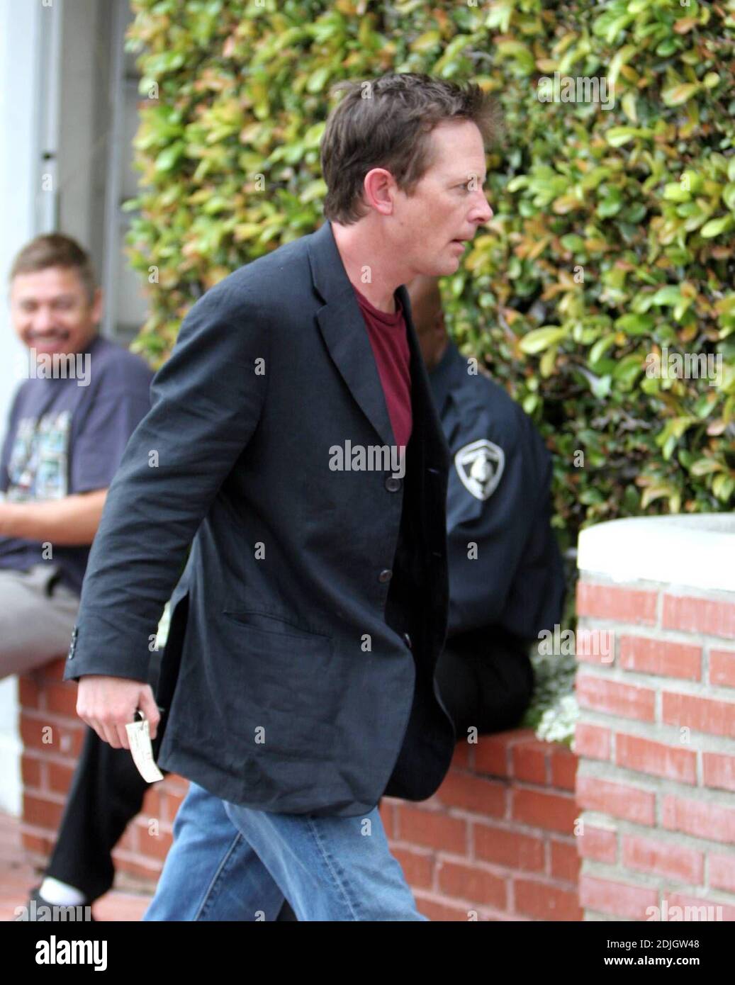 Exclusif !! Michael J Fox et la femme Tracy Polan Shop à Fred Segal à Los Angeles, ca. Fox, qui souffre de la maladie de Parkinson, a eu des tremblements visibles et a gardé ses mains dans ses poches la plupart du temps. 5/3/06 [[rac]] Banque D'Images