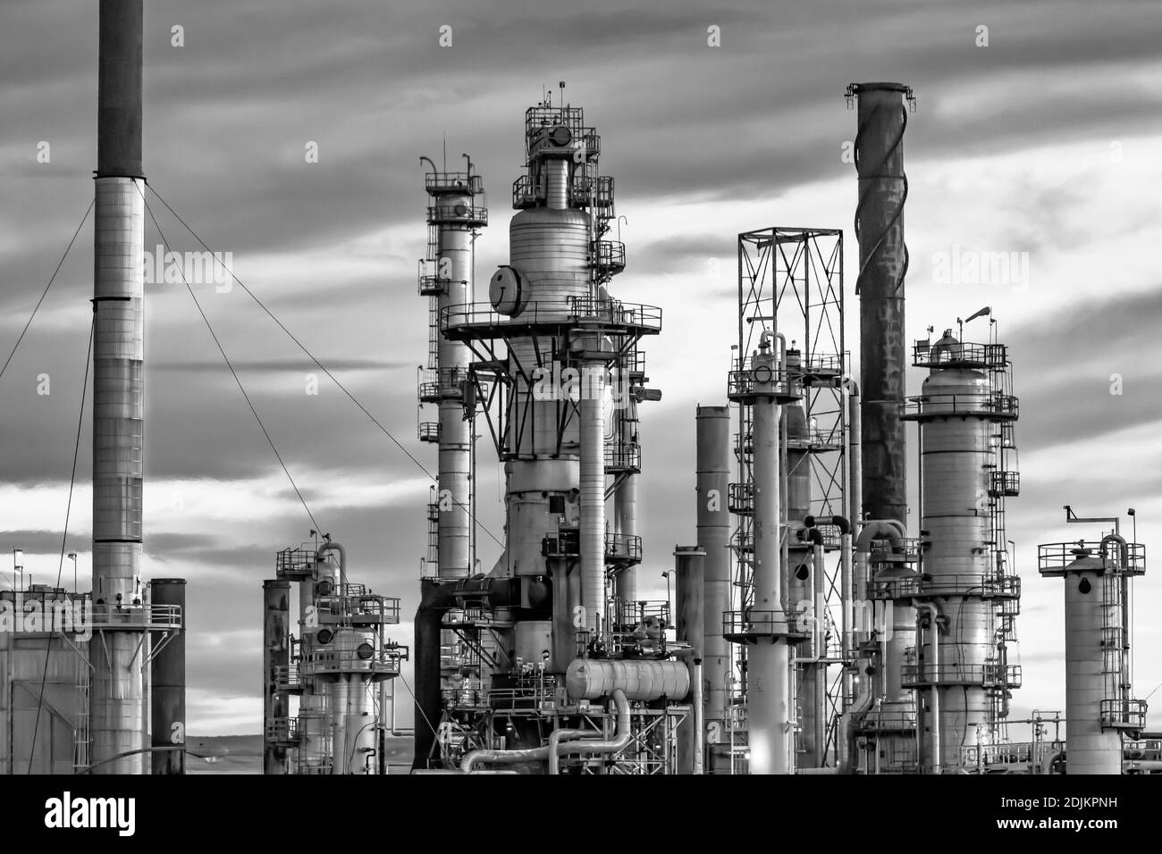 Raffinerie du SHC, fabrication d'essence Cenex et d'autres produits à partir de pétrole brut canadien, vue de la I-90 à Laurel, Montana, près de Billings, États-Unis [pas de propriété r Banque D'Images