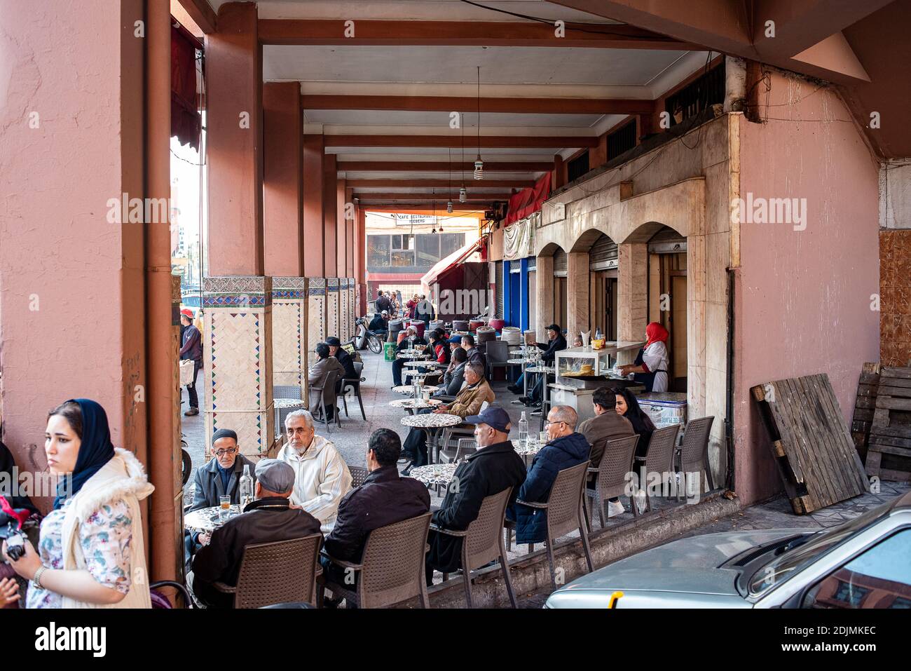 Marrakech, Morroco, Afrique - 30 avril 2019 : café - hommes seulement Banque D'Images