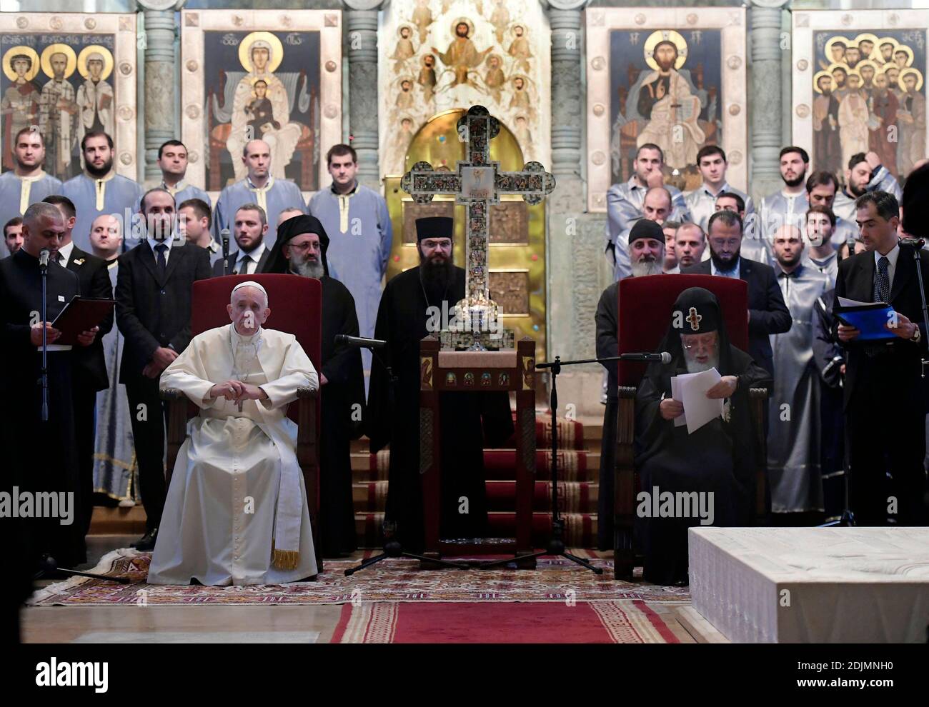 Le pape François et le Patriarche orthodoxe de Géorgie Ilia II lors d'une visite à la cathédrale Svetitskhoveli à Mtskheta, Géorgie, le 1er octobre 2016, le deuxième jour d'une excursion de trois jours dans le Caucase. Le chef de l'Église catholique a été invité à l'ex-République soviétique par son homologue de l'Église orthodoxe géorgienne, le Patriarche Ilia II PHOTO par ABACAPRESS.COM Banque D'Images