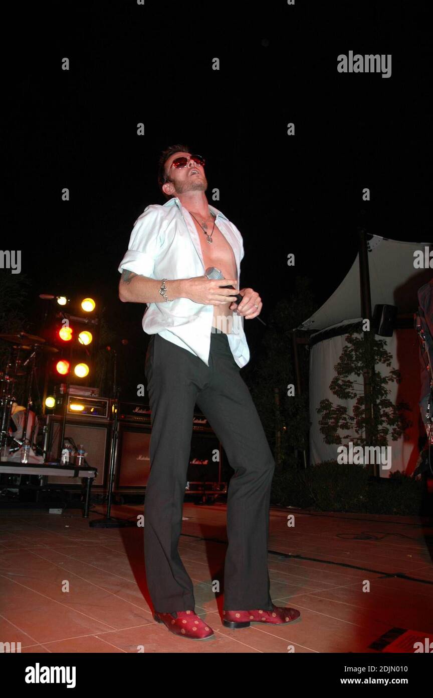 Scott Weiland au spectacle Camp Freddy célébrant l'ouverture officielle de la nouvelle piscine de millions de dollars des Palms et le premier anniversaire du magazine 944. Las Vegas, NV 07/01/06. Banque D'Images