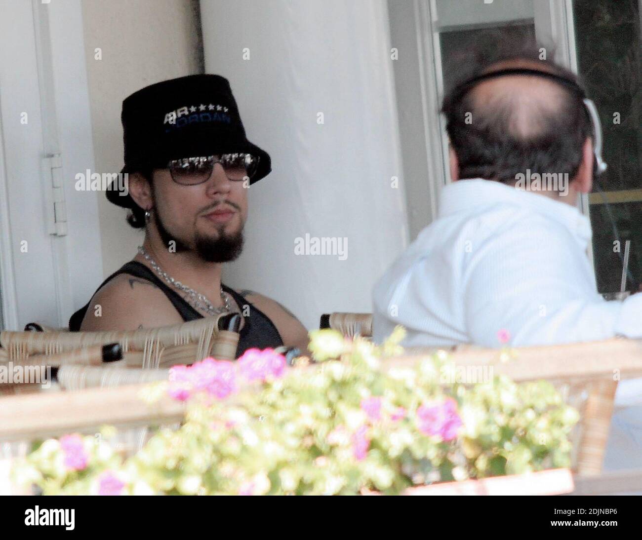 Exclusif !! Un nouveau seul Dave Navarro déjeuner au Cafe Med à West Hollywood, CA. Avec un ami. 7/27/06 Banque D'Images