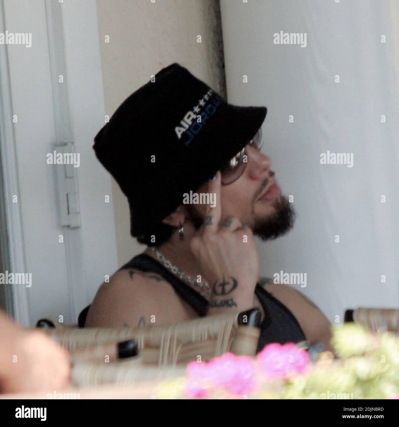 Exclusif !! Un nouveau seul Dave Navarro déjeuner au Cafe Med à West Hollywood, CA. Avec un ami. 7/27/06 Banque D'Images