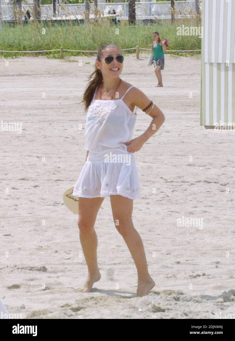 Adrien Brody et nouvelle petite amie espagnole actrice Elsa Pataky jouent paddleball et lisse sur Miami Beach, 8/9/06 Banque D'Images