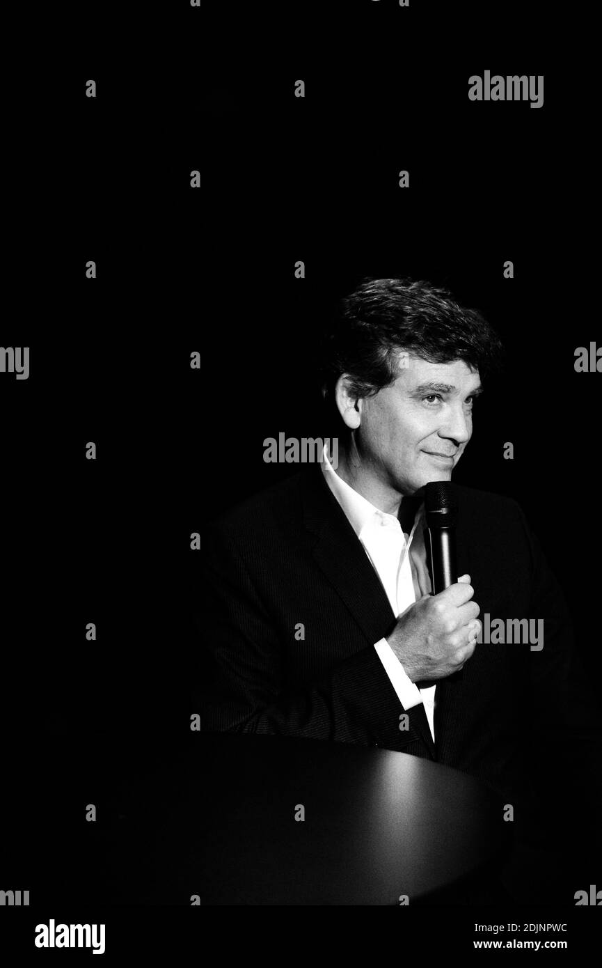 Arnaud Montebourg, ancien ministre français de l'économie et candidat aux primaires du Parti socialiste (PS) avant l'élection présidentielle de 2017, lors d'une visite au salon PME (salon des microentreprises) au Palais des Congrès, Paris, France, le 4 octobre 2016. Photo par Eliot Blondt/ABACAPRESS.COM Banque D'Images