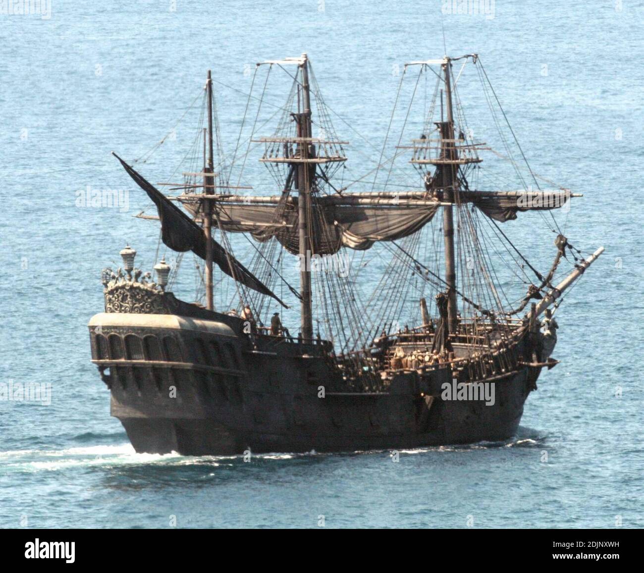 Exclusif !! Pirates des Caraïbes tournage à Redondo Beach, ca. Les fans ont pris le sommet de la falaise pour regarder la suite filmée loin de la côte. 8/26/06 Banque D'Images