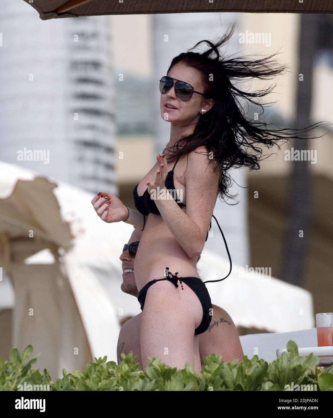 Lindsay Lohan et son beau Harry Morton passez des vacances romantiques à Maui, Hawaï. Morton aurait été vu récemment dans un magasin de bijoux, semant des rumeurs d'un engagement possible. 9/2/06 Banque D'Images