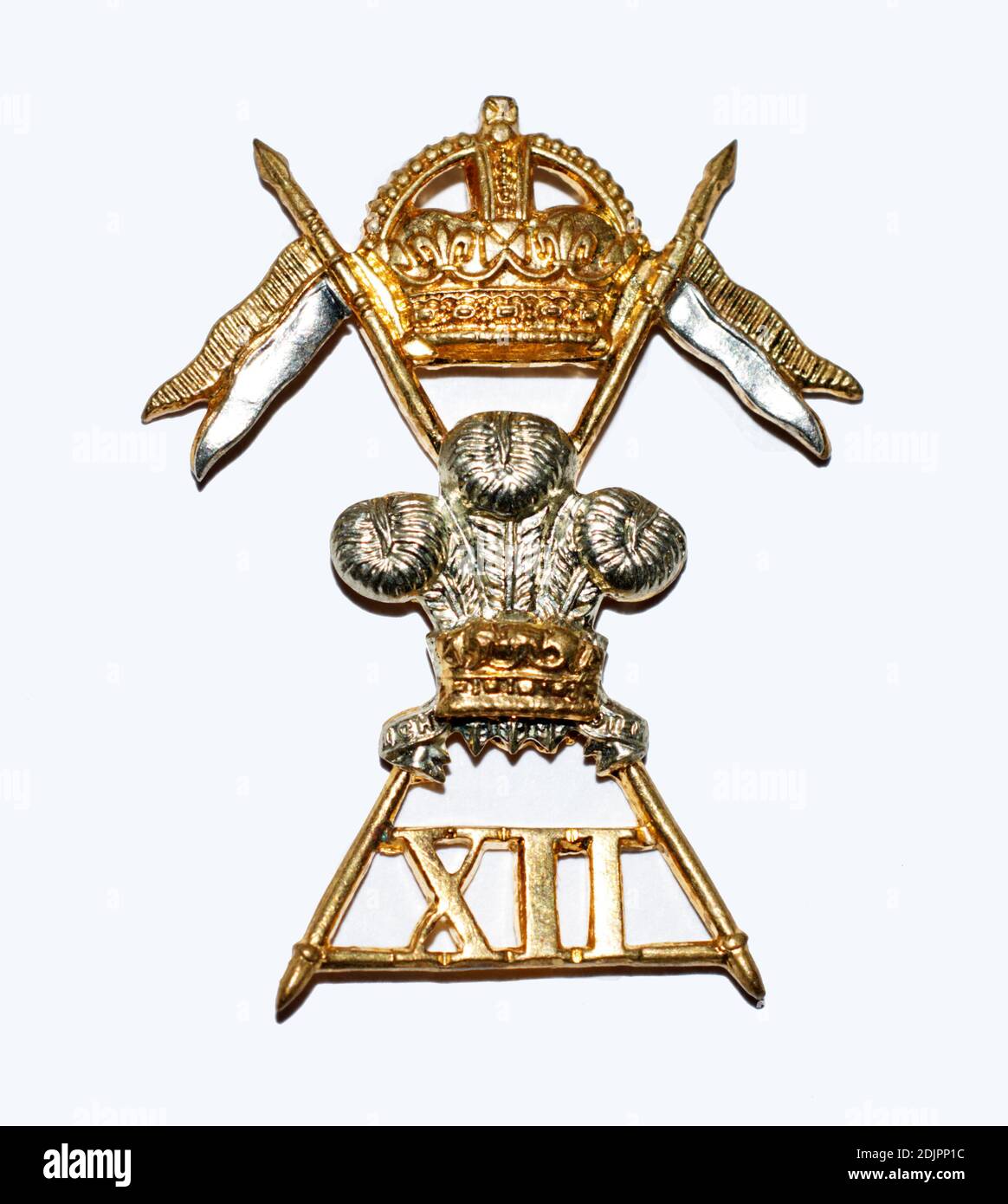 Un insigne de chapeau de la 12e (Prince de Galles) Royal Lanciers c. 1951-1952. Banque D'Images
