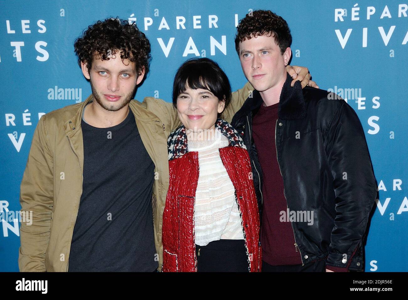 Theo Cholbi, Anne Dorval et Finnegan Oldfield assistent à la première du film Reparer les vivants a l'UGC Normandie a Paris, France le 24 octobre 2016. Photo d'Aurore Marechal/ABACAPRESS.COM Banque D'Images