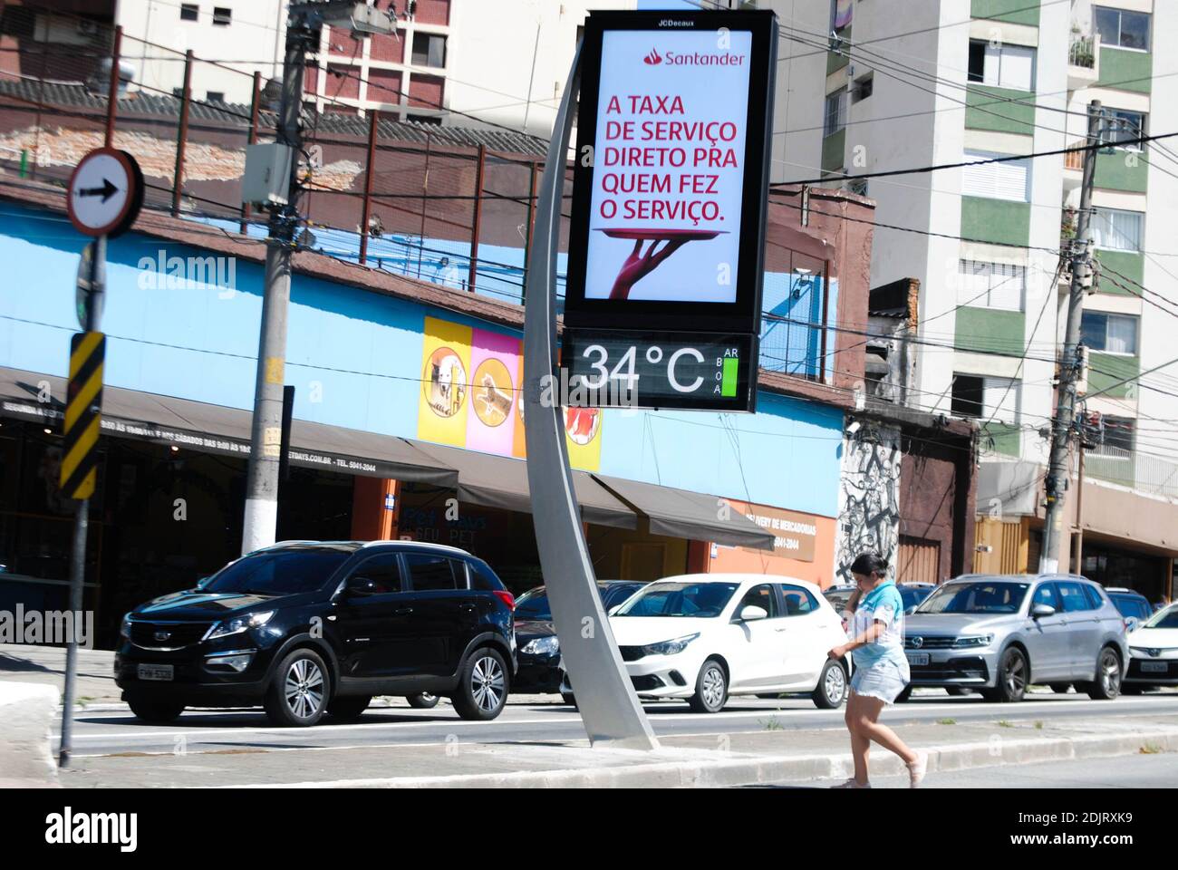 Sao Paulo, Sao Paulo, Brésil. 14 décembre 2020. Sao Paulo (SP), 14/12/2020 - TERMOMETROS DE SAO PAULO/CLIMA - Termometro mede 34 greus na Avenida 9 de Julho, na zonal zona sul de Sao Paulo, nesta tarde de segunda-feira crédit: Adeleke Anthony Fote/TheNEWS2/ZUMA Wire/Alay Live News Banque D'Images