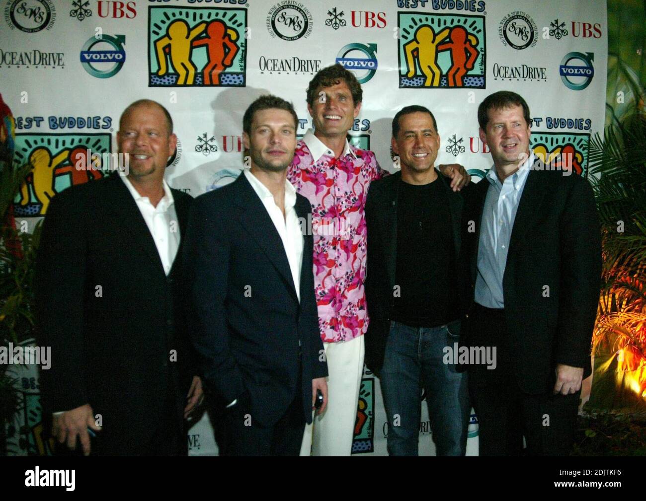 Anthony Kennedy Shriver et Ryan Seacrest assistent au dixième Gala annuel de Miami Beach « UNE affaire colombienne » organisé par Shriver sur Watson Island, Miami Beach, FL. 12/16/06 Banque D'Images