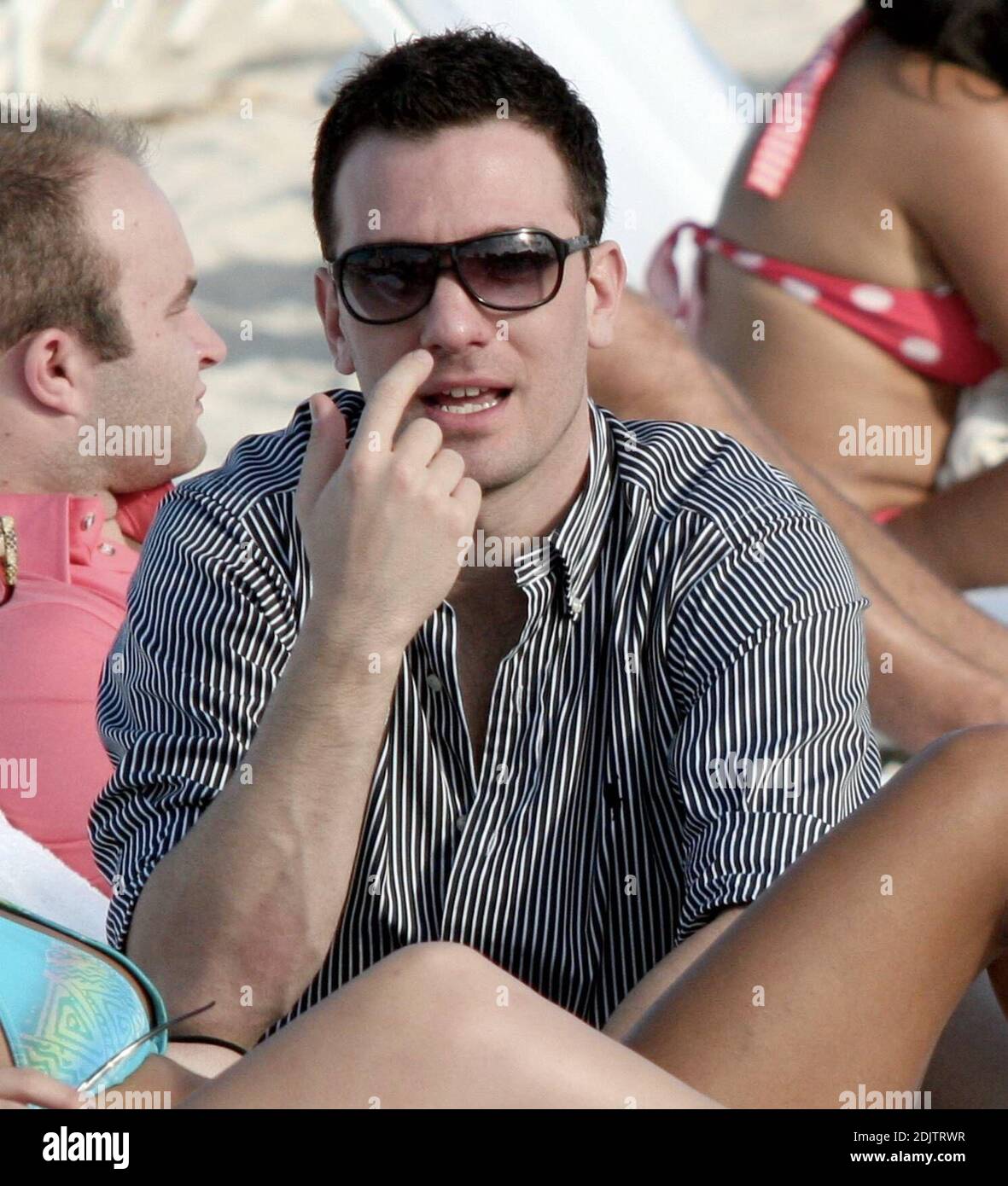 JC Chasez et son beau prennent le soleil avant les célébrations de la Saint-Sylvestre à Miami Beach en Floride. 12/31/06 Banque D'Images