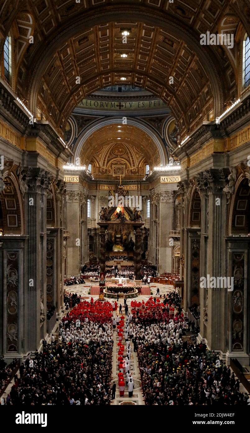 Le pape François a créé 17 nouveaux cardinaux à la basilique Saint-Pierre au Vatican le 19 novembre 2016, au cours d'une consistoire publique ordinaire. Photo par ABACAPRESS.COM Banque D'Images Le pape François a créé 17 nouveaux cardinaux à la basilique Saint-Pierre au Vatican le 19 novembre 2016, au cours d'une consistoire publique ordinaire. Photo par ABACAPRESS.COM Banque D'Images