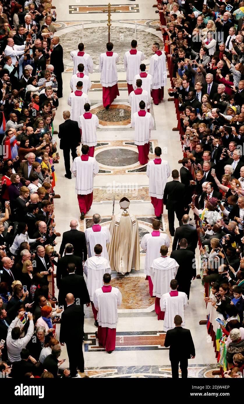 Le pape François a créé 17 nouveaux cardinaux à la basilique Saint-Pierre au Vatican le 19 novembre 2016, au cours d'une consistoire publique ordinaire. Photo par ABACAPRESS.COM Banque D'Images Le pape François a créé 17 nouveaux cardinaux à la basilique Saint-Pierre au Vatican le 19 novembre 2016, au cours d'une consistoire publique ordinaire. Photo par ABACAPRESS.COM Banque D'Images